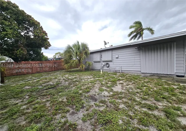 Photo 2 of Single family home for sale at 515 Hunter St, West Palm Beach, FL 33405 | MLS# A12071238 | Listing updated on 2026-09-14