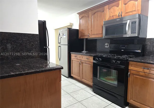 Photo 3 of Single family home for sale at 515 Hunter St, West Palm Beach, FL 33405 | MLS# A12071238 | Listing updated on 2026-09-14