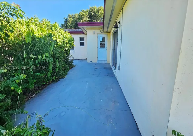 Photo 3 of Sale Pending at 214 Sw 2Nd Pl, Dania Beach, FL 33004 | MLS# A12071406 | Listing updated on 2026-10-03