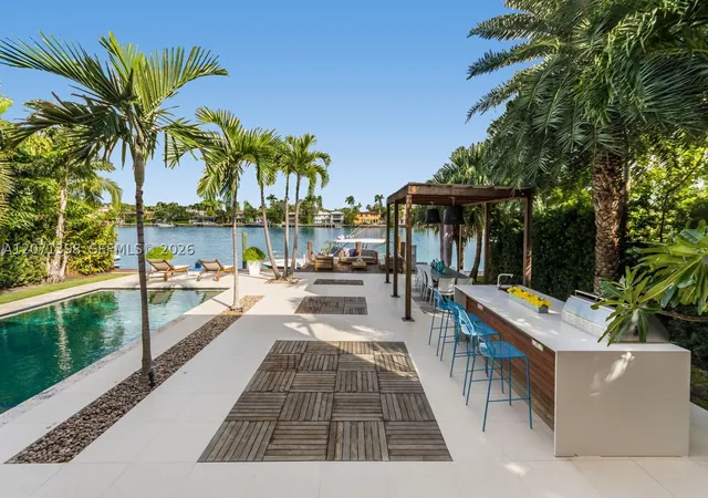 Photo 3 of Single family home for sale at 455 E Dilido Dr, Miami Beach, FL 33139 | MLS# A12071398 | Listing updated on 2026-09-09