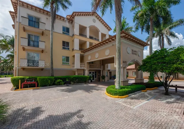 Listing Photo 5 - Condo for sale in building located at 16135 Emerald Estates Dr, Weston, FL 33331 - Unit #165