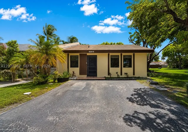 Photo 1 of Townhouse for sale at 5302 Sw 138Th Pl, Miami, FL 33175 | MLS# A12071062 | Listing updated on 2026-09-02
