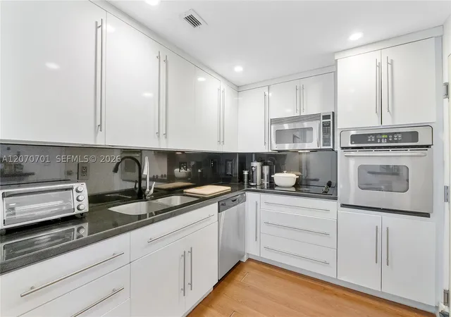 Photo 2 of Condo for sale at 90 Edgewater Dr #917, Coral Gables, FL 33133 | MLS# A12070701 | Listing updated on 2026-09-04