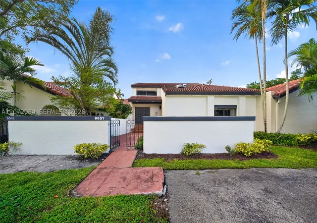 Photo 2 of Townhouse for sale at 6637 Nw 181st Ln, Hialeah, FL 33015 | MLS# A12072034 | Listing updated on 2026-09-12