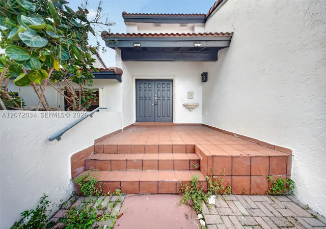 Photo 3 of Townhouse for sale at 6637 Nw 181St Ln, Hialeah, FL 33015 | MLS# A12072034 | Listing updated on 2026-09-21