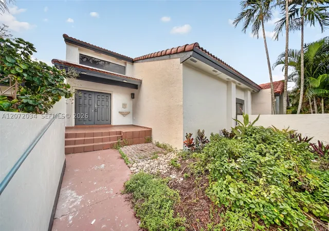Photo 4 of Townhouse for sale at 6637 Nw 181St Ln, Hialeah, FL 33015 | MLS# A12072034 | Listing updated on 2026-09-21