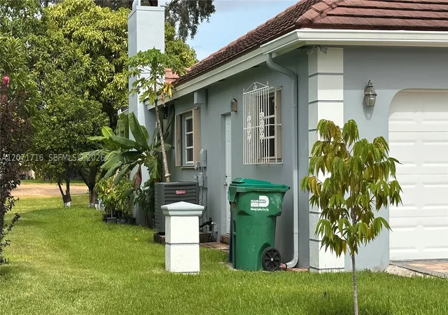 Photo 3 of Single family home for sale at 18921 W Oakmont Dr, Hialeah, FL 33015 | MLS# A12071716 | Listing updated on 2026-09-12