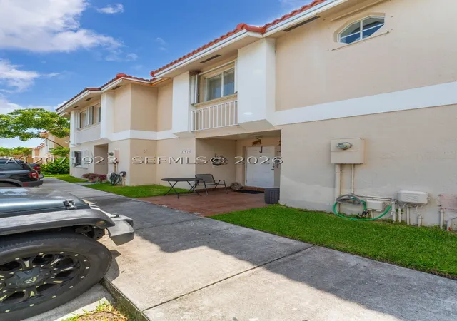 Photo 3 of Sale Pending at 17672 Sw 139th Ct, Miami, FL 33177 | MLS# A12071923 | Listing updated on 2026-09-10