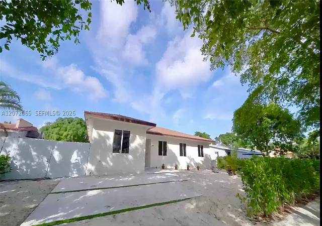 Photo 4 of Single family home for sale at 10245 Sw 212Th St, Cutler Bay, FL 33189 | MLS# A12072065 | Listing updated on 2026-09-13