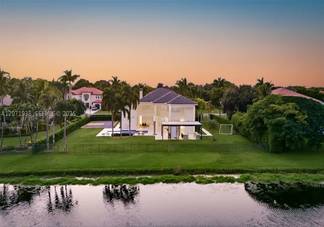 Photo 2 of Mansion for sale at 3526 W Juniper Ln, Davie, FL 33330 | MLS# A12071938 | Listing updated on 2026-09-01
