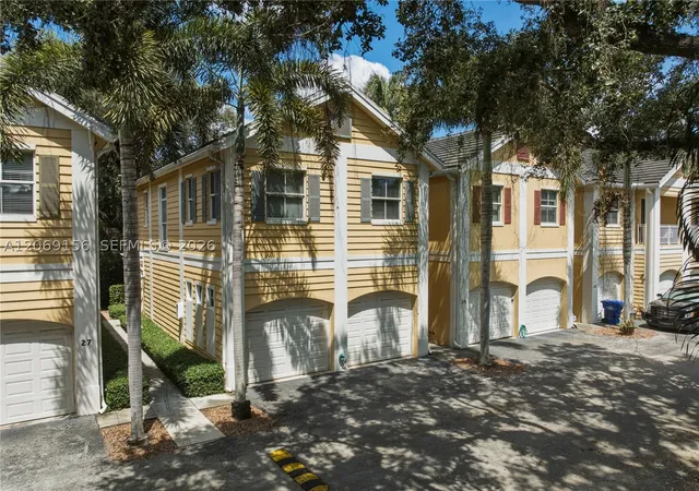 Photo 3 of Townhouse for sale at 525 Sw 18th Ave #26, Fort Lauderdale, FL 33312 | MLS# A12069156 | Listing updated on 2026-08-28