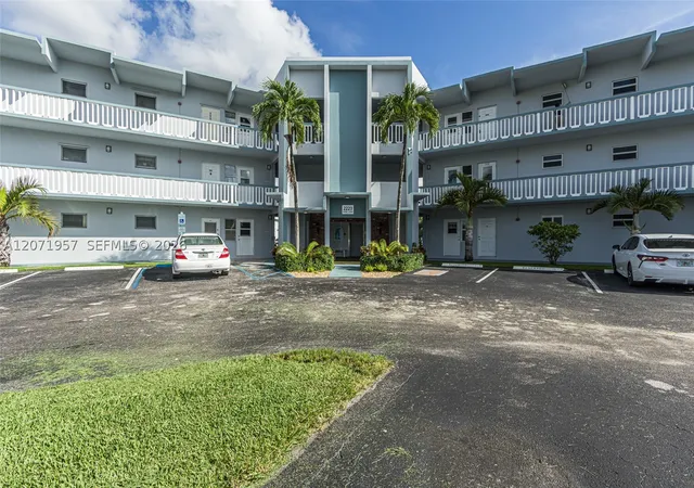 Photo 3 of Condo for sale at 2223 Park Ln #314, Hollywood, FL 33021 | MLS# A12071957 | Listing updated on 2026-09-01