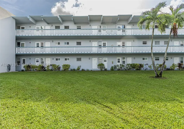 Photo 3 of Condo for sale at 2223 Park Ln #314, Hollywood, FL 33021 | MLS# A12071957 | Listing updated on 2026-09-01