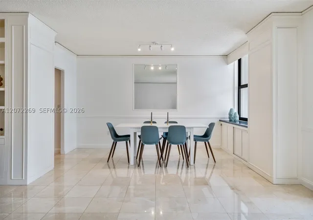 Listing Photo 2 - Condo for sale in building located at 9801 Collins Ave, Bal Harbour, FL 33154 - Unit #19H