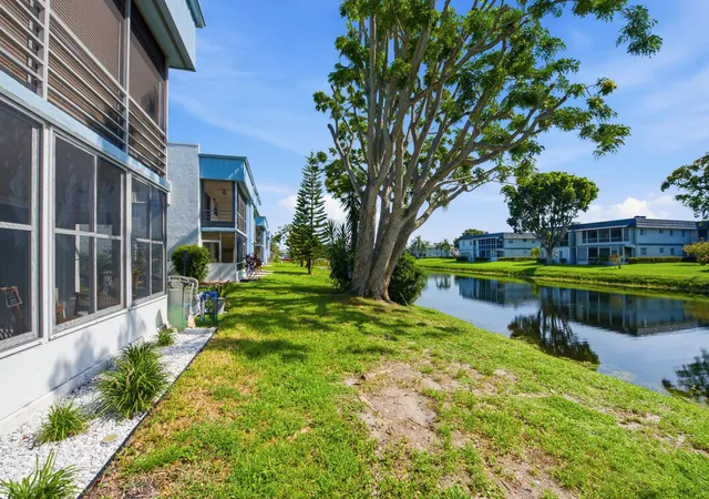 3rd image of 396 Saxony I, Delray Beach, FL 33446 | MLS# B26065111