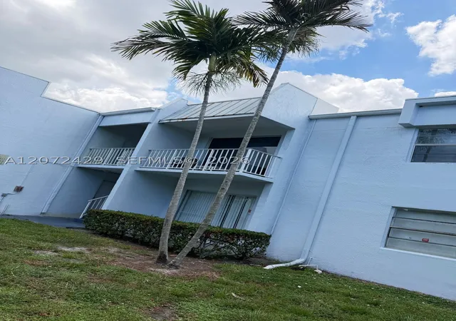 Photo 3 of Condo for sale at 411 Executive Center Dr #109, West Palm Beach, FL 33401 | MLS# A12072429 | Listing updated on 2026-08-31