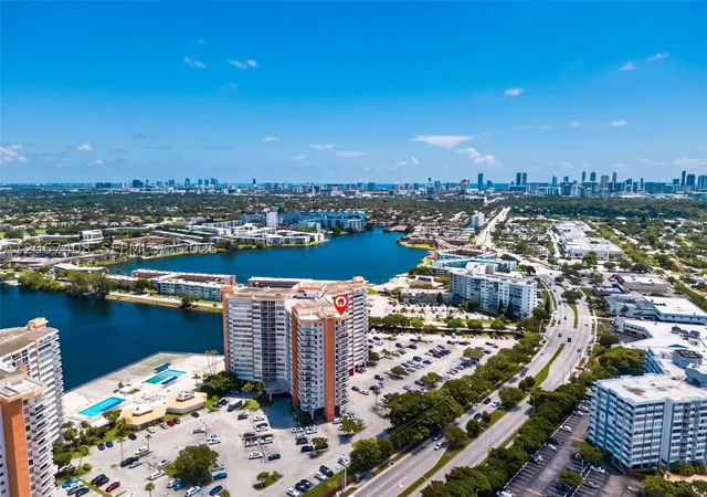 Listing Photo 5 - Condo for sale in Buckley Towers located at 1351 Ne Miami Gdns Dr, Miami, FL 33179 - Unit #PH1725E