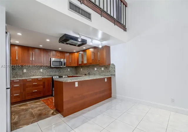 Photo 2 of Townhouse for sale at 20347 W Country Club Dr #TH15, Aventura, FL 33180 | MLS# A12071515 | Listing updated on 2026-09-01