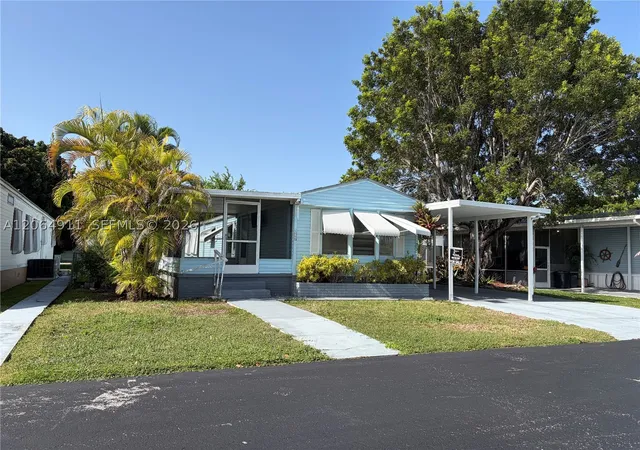 Photo 3 of Manufactured home for sale at 35303 Sw 180th Ave Lot 347, Homestead, FL 33034 | MLS# A12064911 | Listing updated on 2026-08-31