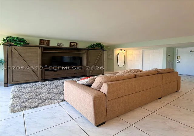 Photo 3 of Sale Pending at 17021 N Bay Rd #802, Sunny Isles Beach, FL 33160 | MLS# A12054598 | Listing updated on 2026-09-30