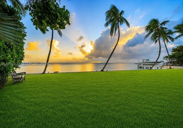 Photo 3 of Single family home for sale at 520 S Mashta Dr, Key Biscayne, FL 33149 | MLS# A12071221 | Listing updated on 2026-08-26