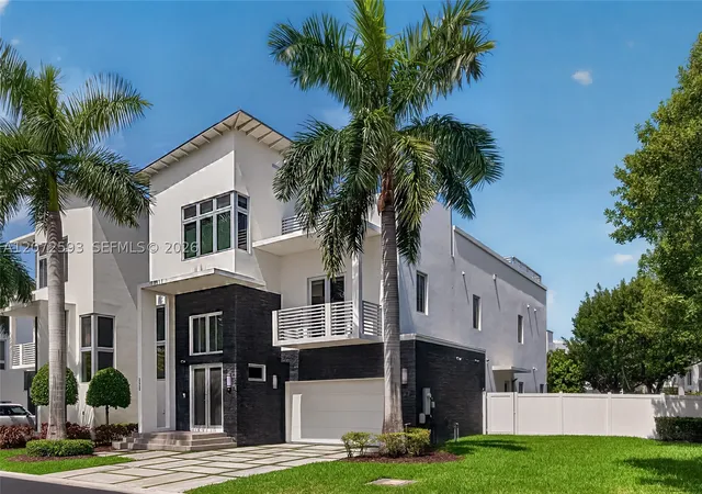 Photo 2 of Single family home for sale at 3460 Nw 84th Ave, Doral, FL 33122 | MLS# A12072593 | Listing updated on 2026-09-22