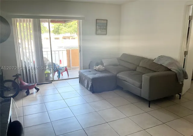 Listing Photo 4 - Condo for sale in building located at 17901 Nw 68Th Ave, Hialeah, FL 33015 - Unit #T207