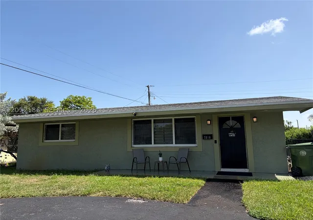 Photo 3 of Single family home for sale at 7810 Nw 11th Ct, Pembroke Pines, FL 33024 | MLS# A12072186 | Listing updated on 2026-09-11