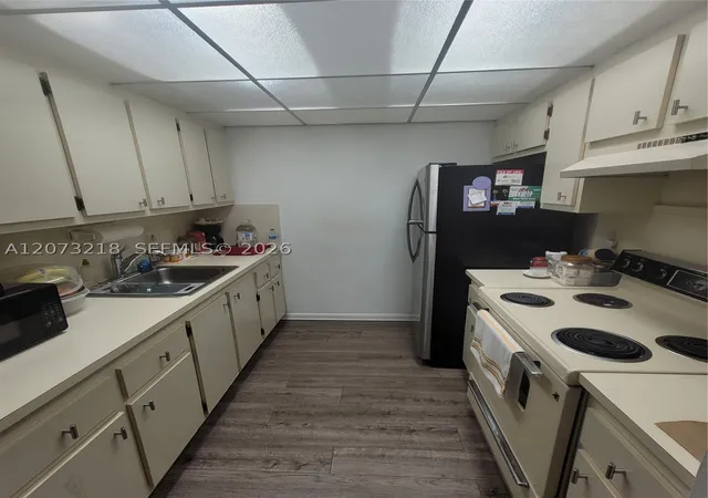 Listing Photo 5 - Condo for sale in building located at 151 Sw 134Th Wy, Pembroke Pines, FL 33027 - Unit #212N