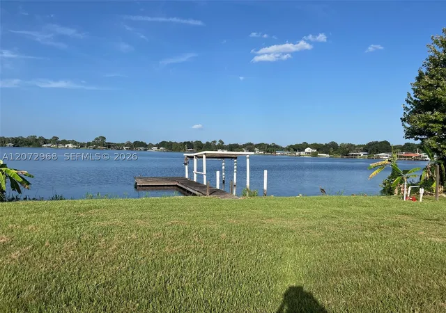 Single family home for sale at 1052 Lake Carrie Dr, Lake Placid, FL 33852 | MLS# A12072968