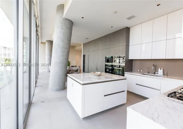 Listing Photo 4 - Condo for sale in Grove at Grand Bay (Sth Twr) located at 2675 S Bayshore Dr, Miami, FL 33133 - Unit #602S
