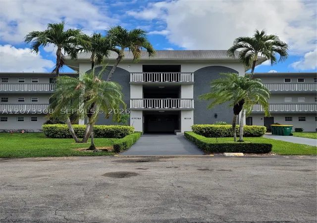 Photo 3 of Condo for sale at 1001 Hillcrest Ct #215, Hollywood, FL 33021 | MLS# A12073308 | Listing updated on 2026-09-02