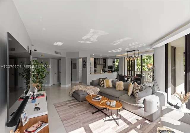 Listing Photo 2 - Condo for sale in building located at 1000 W Island Blvd, Aventura, FL 33160 - Unit #202