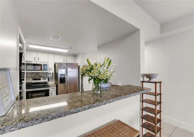 Listing Photo 4 - Condo for sale in Marbella Condo located at 1650 Coral Wy, Miami, FL 33145 - Unit #PH-9