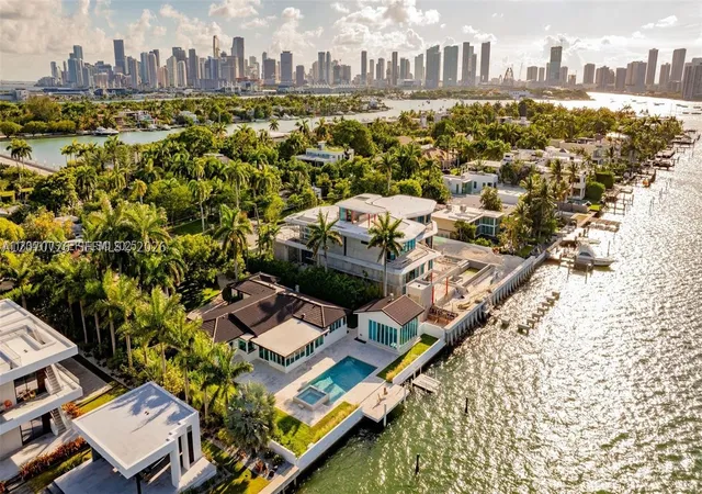 Photo 3 of Sale Pending at 205 N Hibiscus Dr, Miami Beach, FL 33139 | MLS# A12070726 | Listing updated on 2026-09-10
