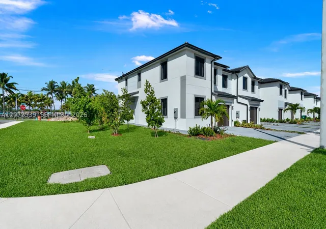 Photo 2 of Townhouse for sale at 34520 Sw 191st Ct, Homestead, FL 33034 | MLS# A12072539 | Listing updated on 2026-09-10