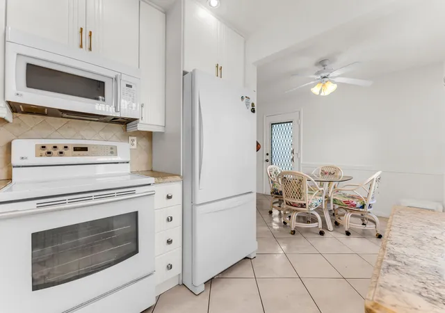 4th image of 572 Flanders L, Delray Beach, FL 33484