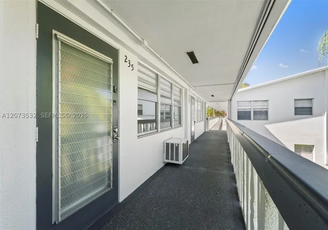 Listing Photo 4 - Condo for sale in building located at 235 Prescott L, Deerfield Beach, FL 33442 - Unit #235