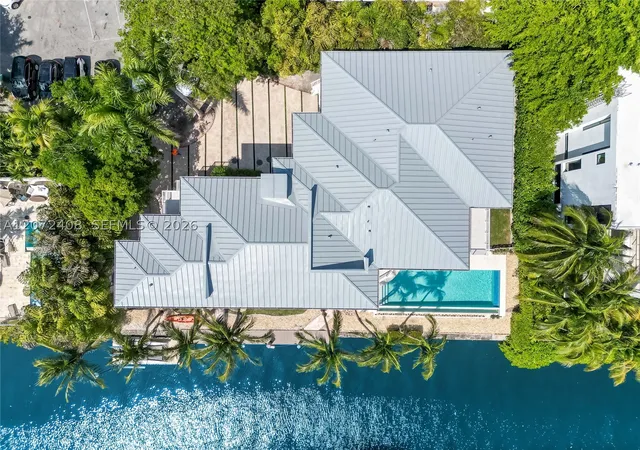 Photo 2 of Mansion for sale at 3835 Carole Ct, Miami, FL 33133 | MLS# A12072408 | Listing updated on 2026-09-01