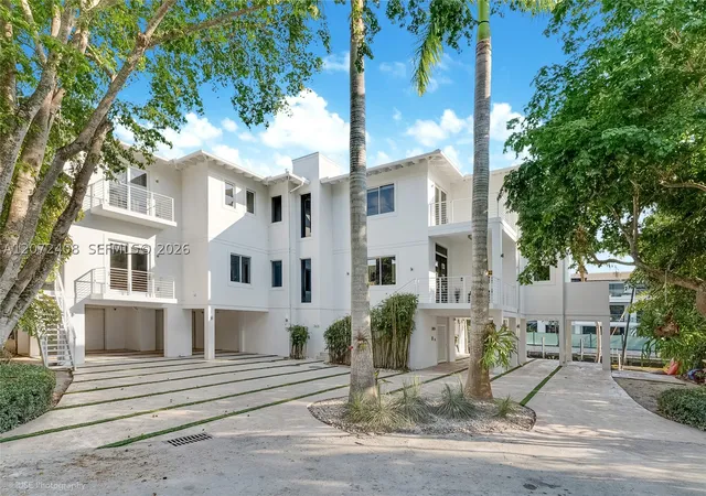 Photo 4 of Single family home for sale at 3835 Carole Ct, Miami, FL 33133 | MLS# A12072408 | Listing updated on 2026-09-01