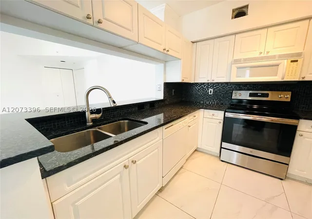 Photo 3 of Condo for sale at 17150 N Bay Rd #2902, Sunny Isles Beach, FL 33160 | MLS# A12073396 | Listing updated on 2026-10-02
