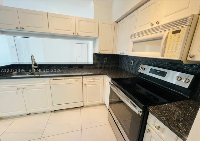 Photo 4 of Condo for sale at 17150 N Bay Rd #2902, Sunny Isles Beach, FL 33160 | MLS# A12073396 | Listing updated on 2026-10-02