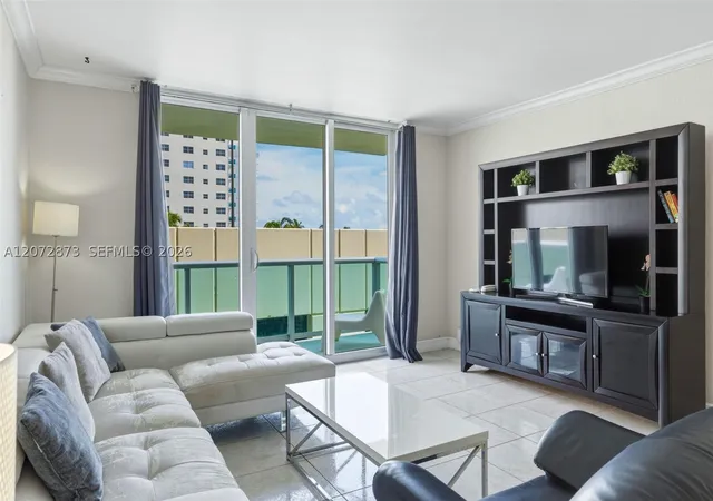 Photo 4 of Condo for sale at 3901 S Ocean Dr #3E, Hollywood, FL 33019 | MLS# A12072873 | Listing updated on 2026-09-09