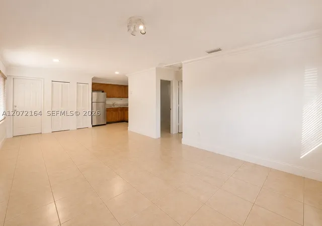 Listing Photo 4 - Condo for sale in building located at 10663 NW 45th St, Coral Springs, FL 33065 - Unit #10663