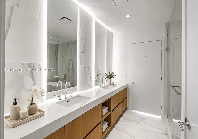 Listing Photo 5 - Condo for sale in building located at 1400 Biscayne Blvd, Miami, FL 33132 - Unit #4206
