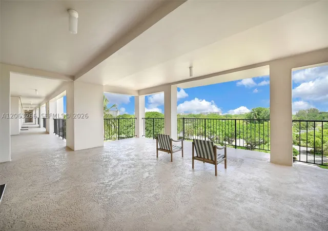 Listing Photo 5 - Condo for sale in building located at 3200 N Palm Aire Dr, Pompano Beach, FL 33069 - Unit #610
