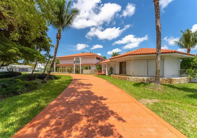 Photo 4 of Single family home for sale at 8390 Sw 2Nd St, Miami, FL 33144 | MLS# A12073421 | Listing updated on 2026-09-29