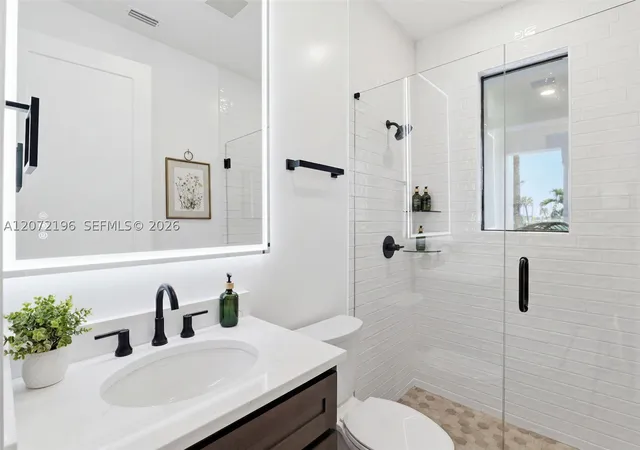 Photo 4 of Single family home for sale at 2725 2725 Hwy A1A Melbourne Beach Fl 32951, Melbourne Beach, FL 32951 | MLS# A12072196 | Listing updated on 2026-08-20