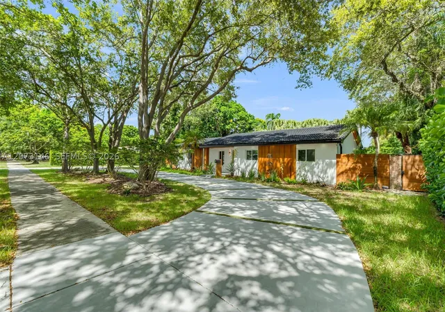 Photo 2 of Single family home for sale at 15321 Sw 82nd Ave, Palmetto Bay, FL 33157 | MLS# A12073146 | Listing updated on 2026-09-10