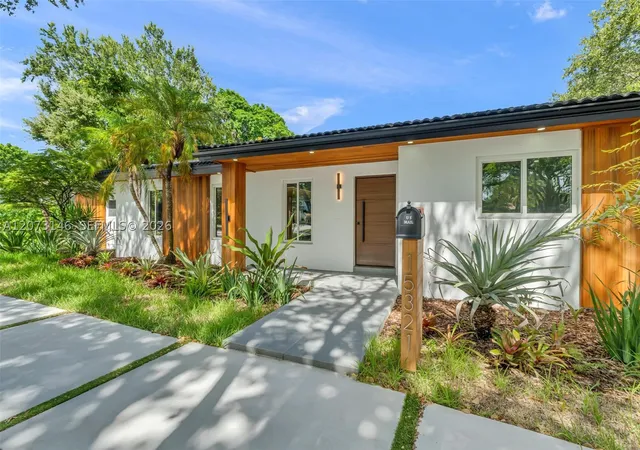 Photo 3 of Single family home for sale at 15321 Sw 82nd Ave, Palmetto Bay, FL 33157 | MLS# A12073146 | Listing updated on 2026-09-10